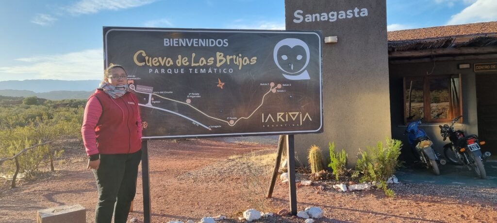 Karina Mercado, guía del parque temático Cueva de las Brujas