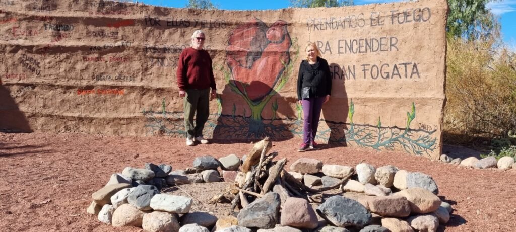 Marisa de Lisi y Ricardo Aguilar buscan dejar su huella con esta inspiradora obra en la hosteria Las Jarillas